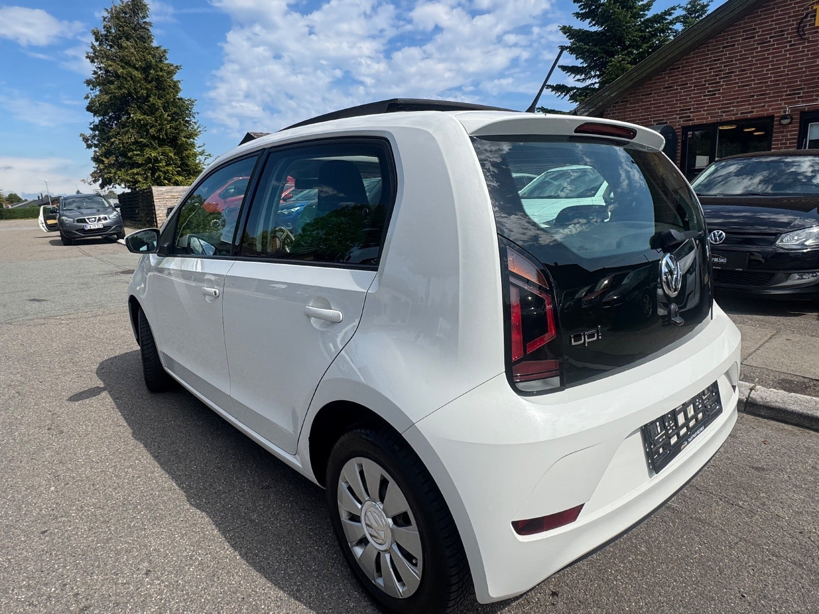 Hvid VW UP! fra 2018