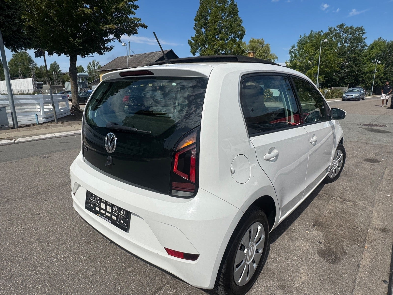 Hvid VW UP! fra 2018