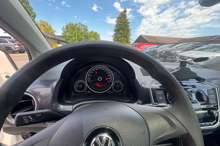 Hvid VW UP! fra 2018