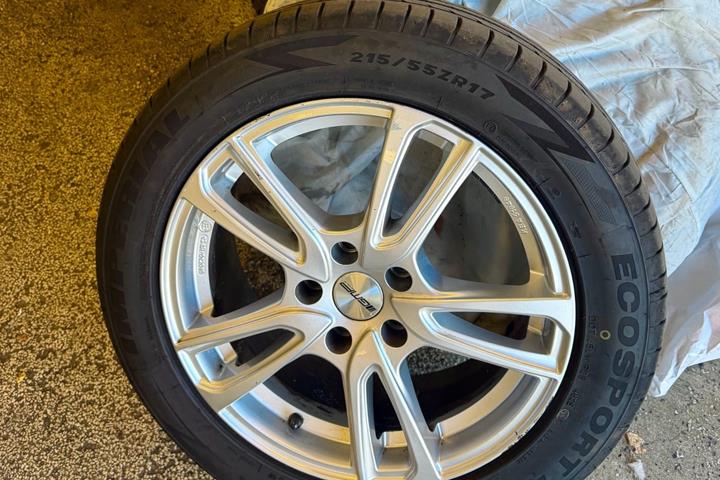 Sort VW Passat fra 2016