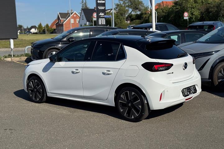 Hvid Opel Corsa-e fra 2021