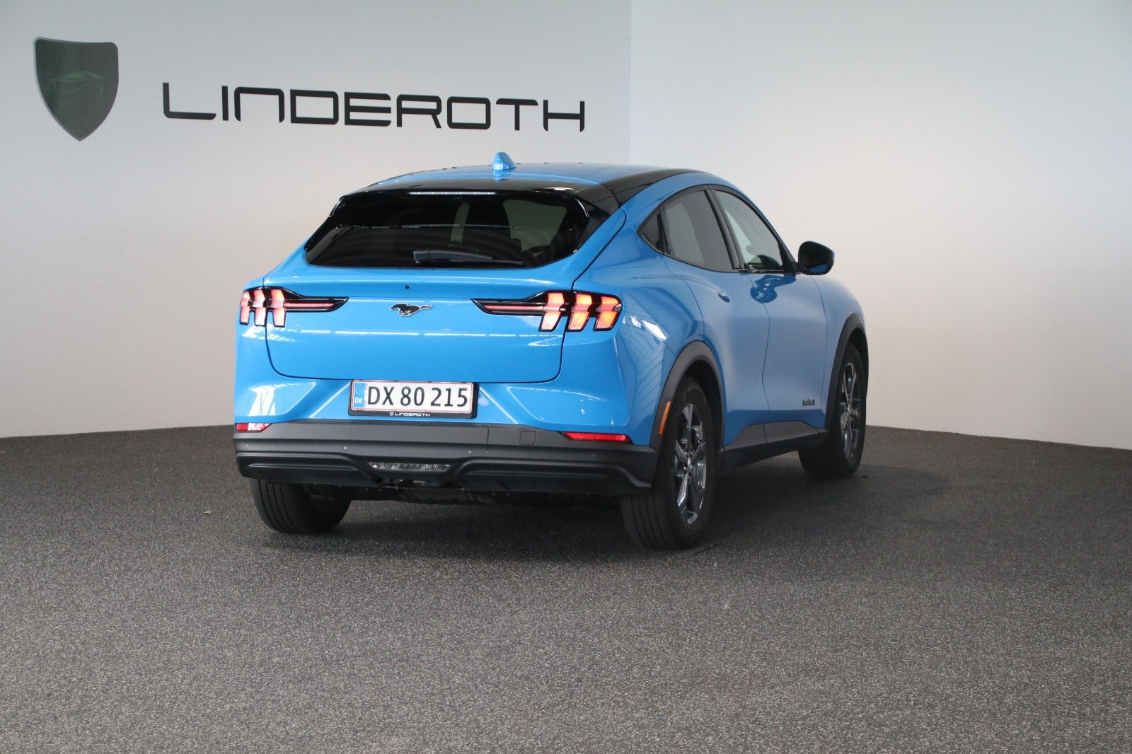Blå Ford Mustang Mach-E fra 2022
