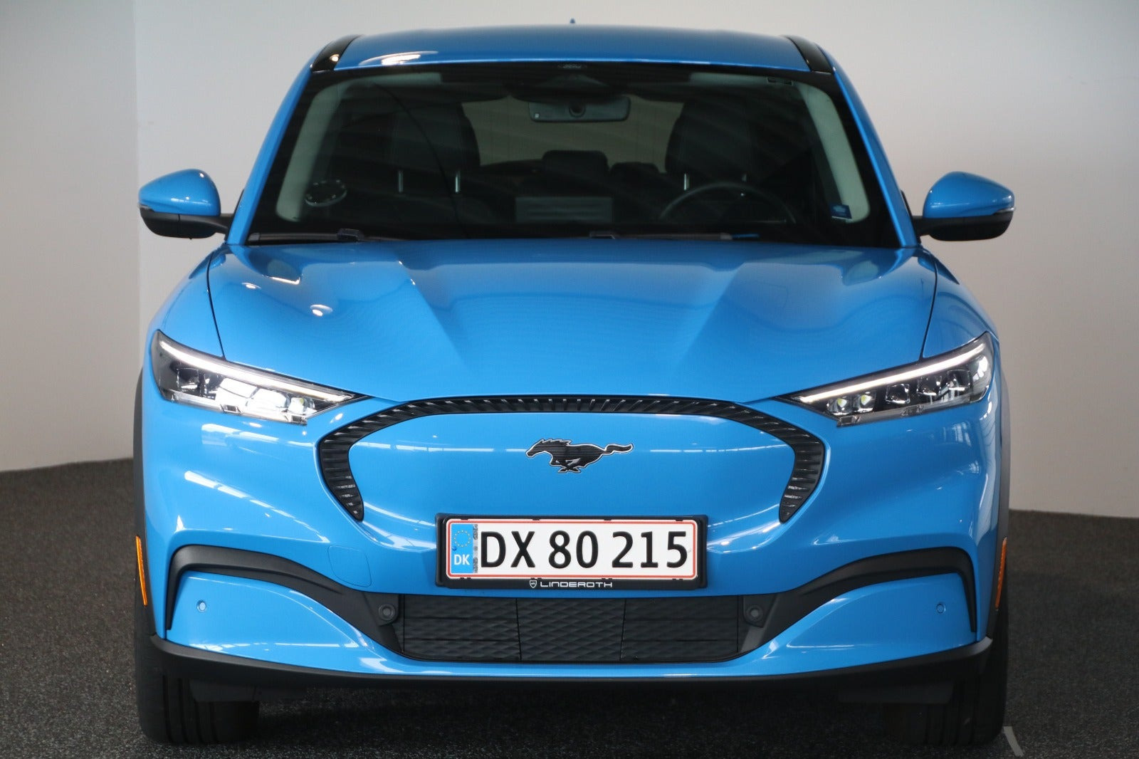 Blå Ford Mustang Mach-E fra 2022