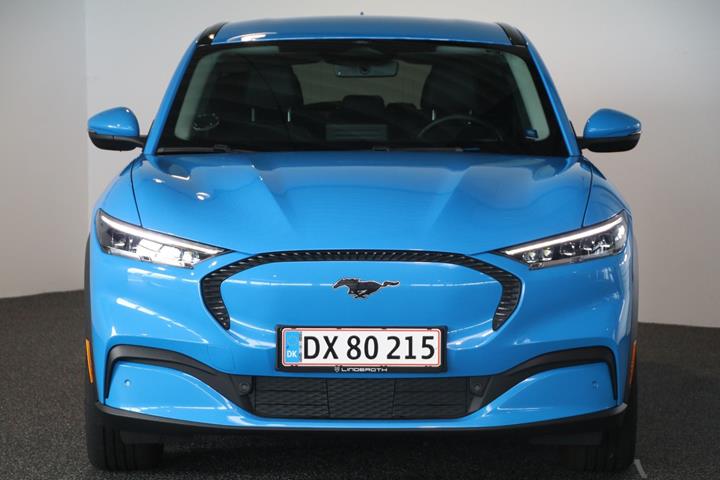 Blå Ford Mustang Mach-E fra 2022