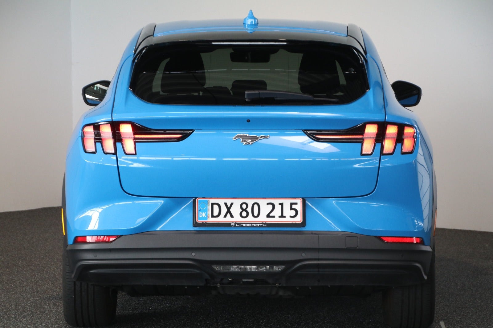 Blå Ford Mustang Mach-E fra 2022
