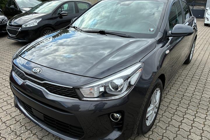 Grå Kia Rio fra 2017