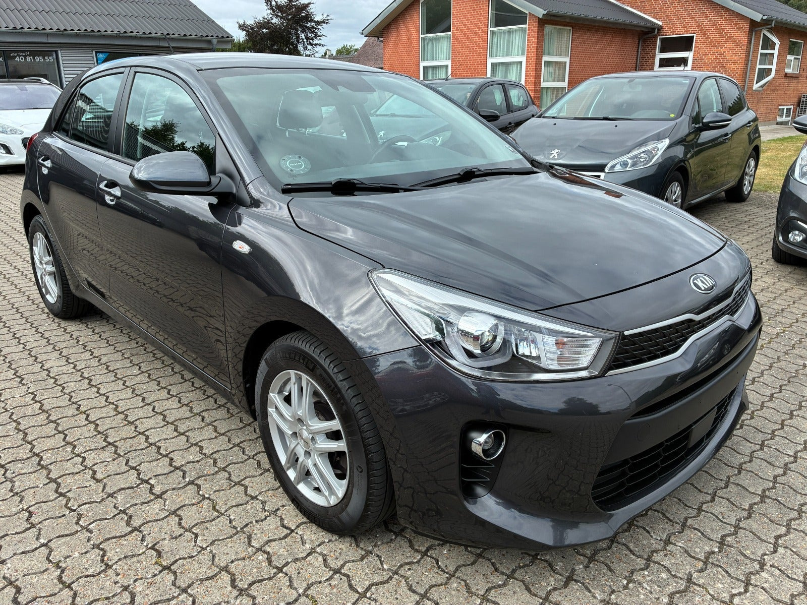 Grå Kia Rio fra 2017