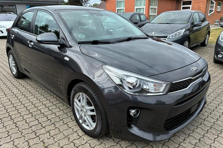 Grå Kia Rio fra 2017