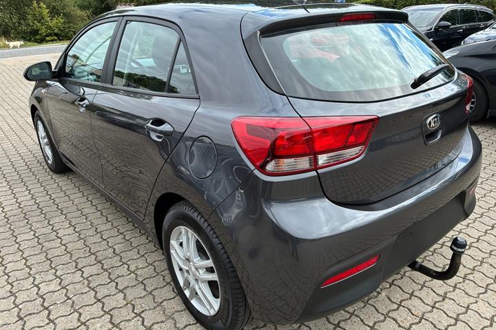 Grå Kia Rio fra 2017