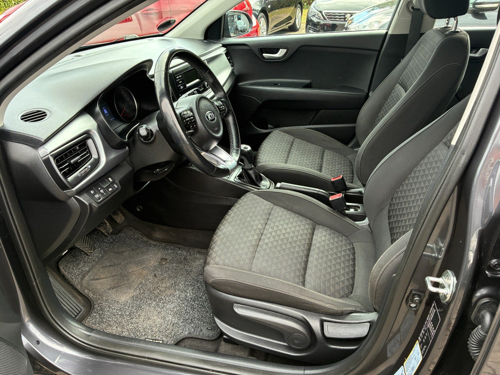 Grå Kia Rio fra 2017