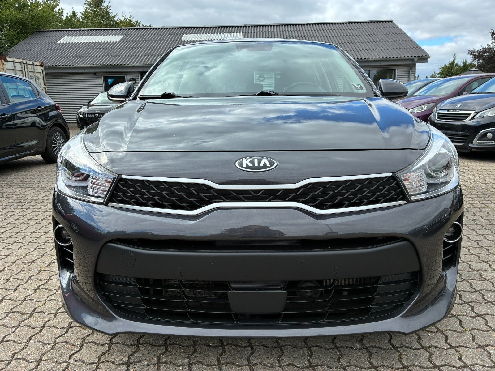Grå Kia Rio fra 2017