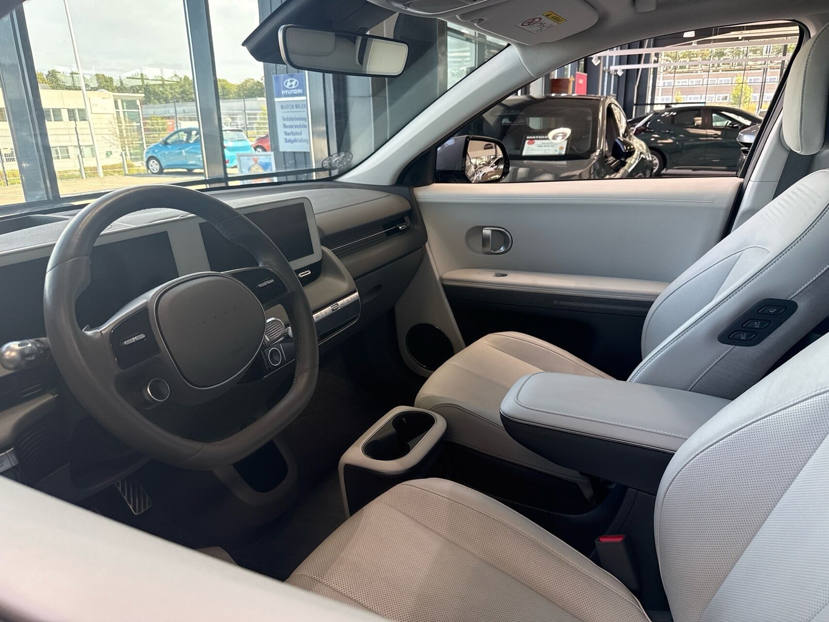 Grå Hyundai Ioniq 5 fra 2023