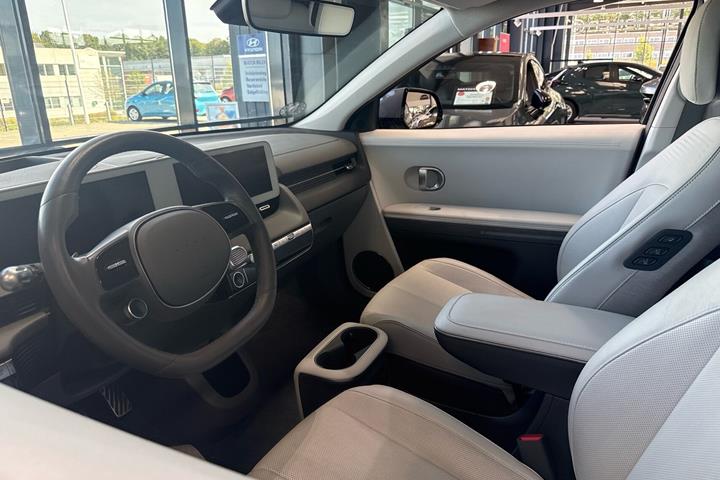 Grå Hyundai Ioniq 5 fra 2023