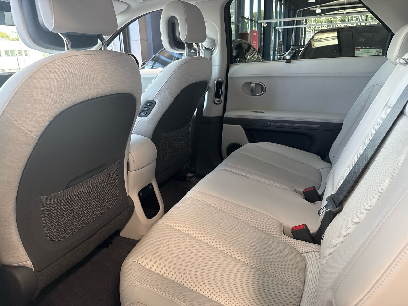 Grå Hyundai Ioniq 5 fra 2023