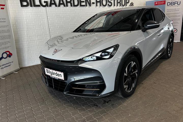Grå Cupra Tavascan fra 2024 set udefra