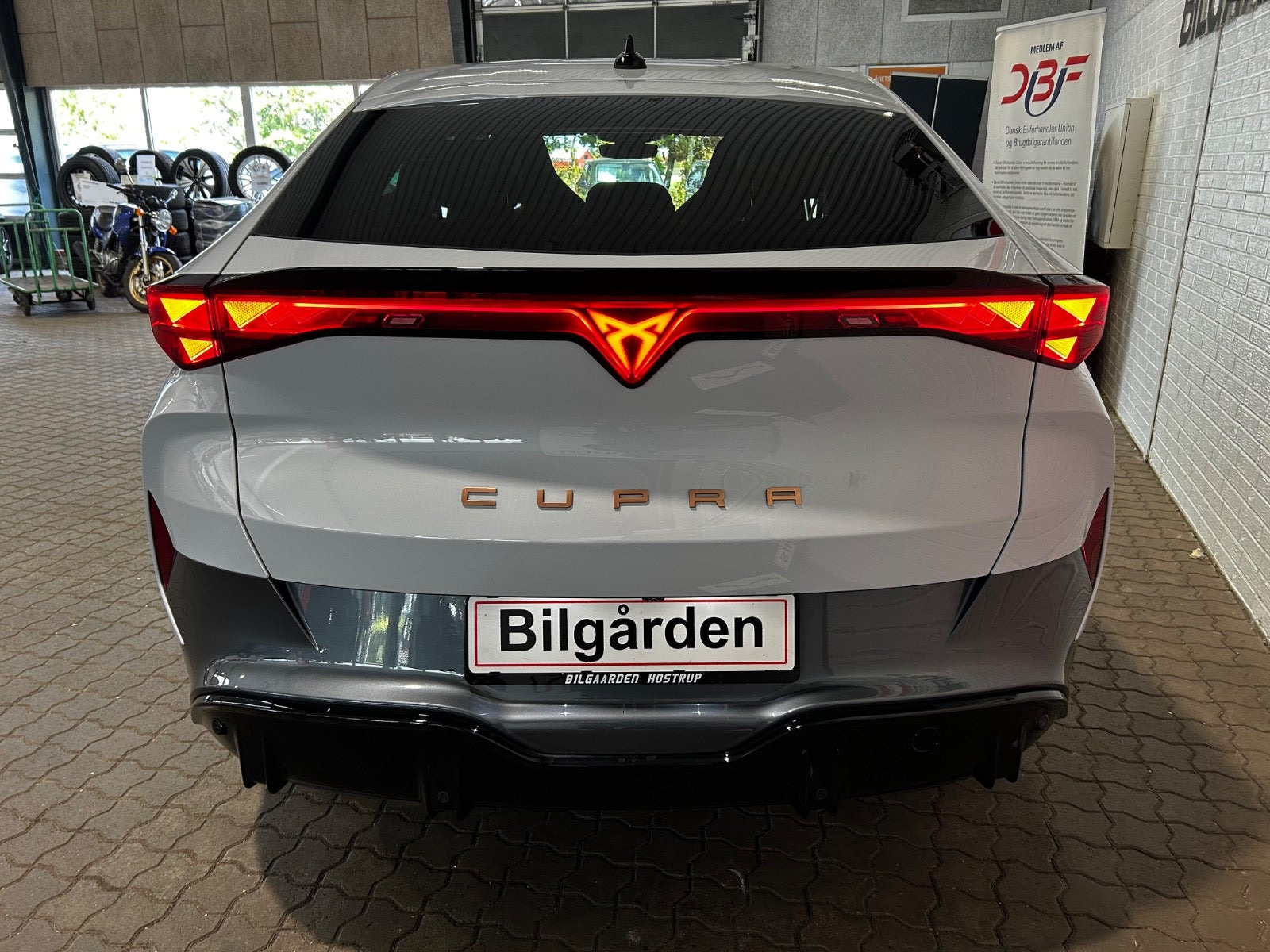 Grå Cupra Tavascan fra 2024