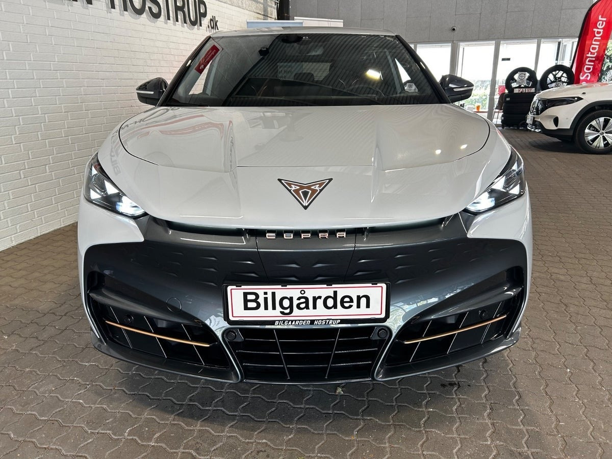 Grå Cupra Tavascan fra 2024