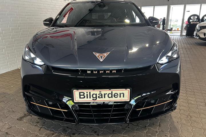 Blå Cupra Tavascan fra 2024