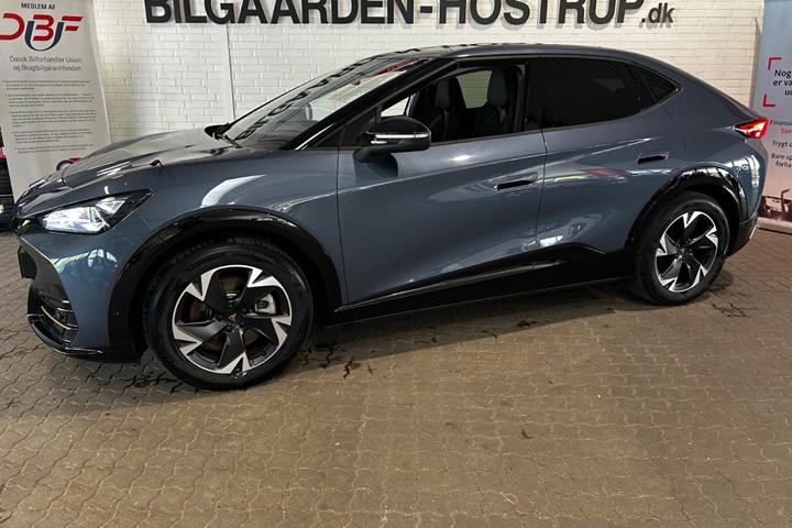 Blå Cupra Tavascan fra 2024