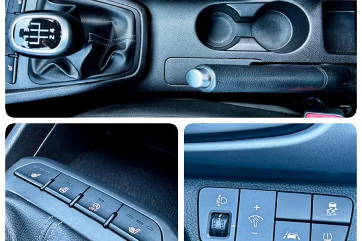 Rød Kia Rio fra 2017