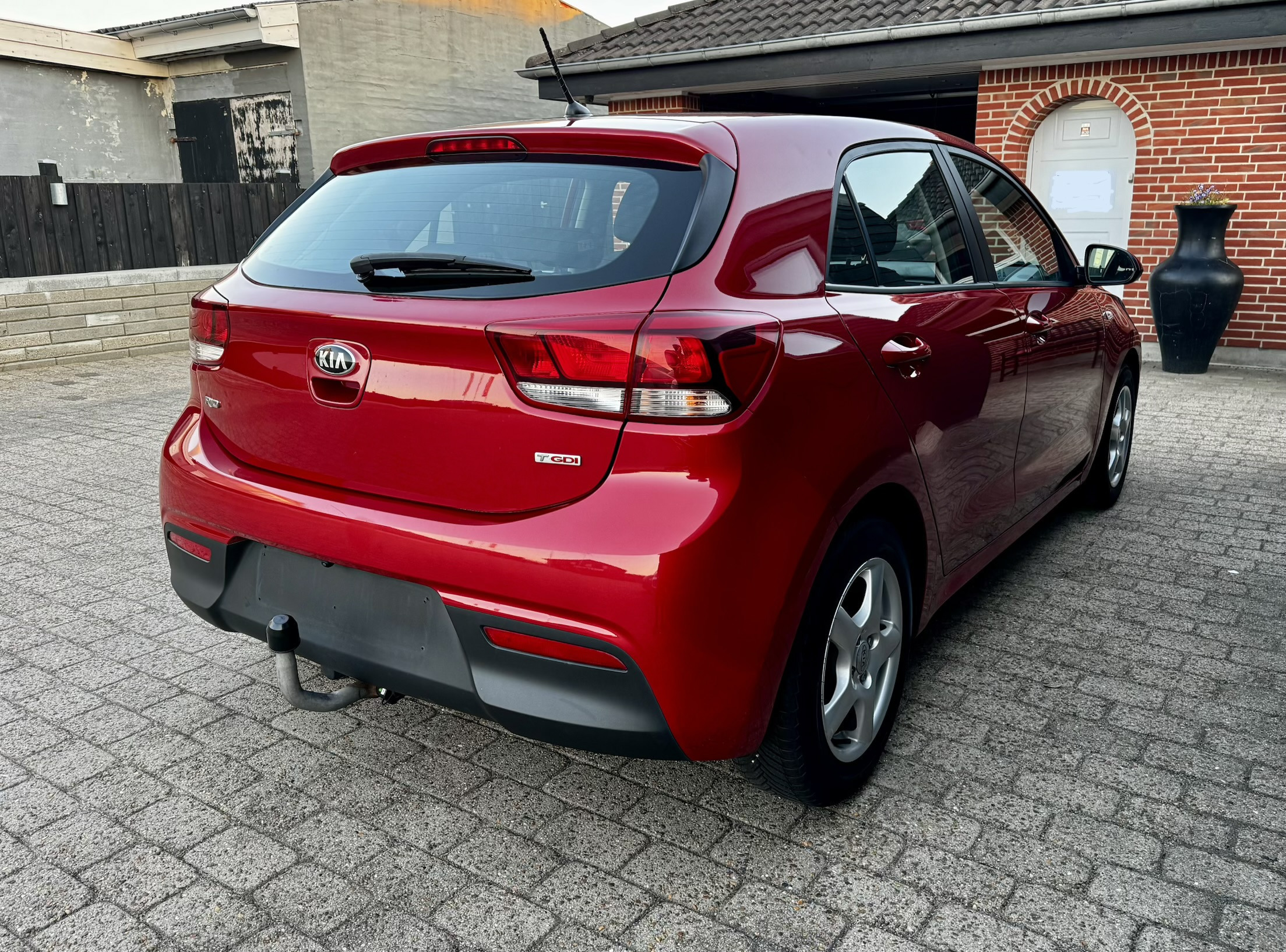Rød Kia Rio fra 2017