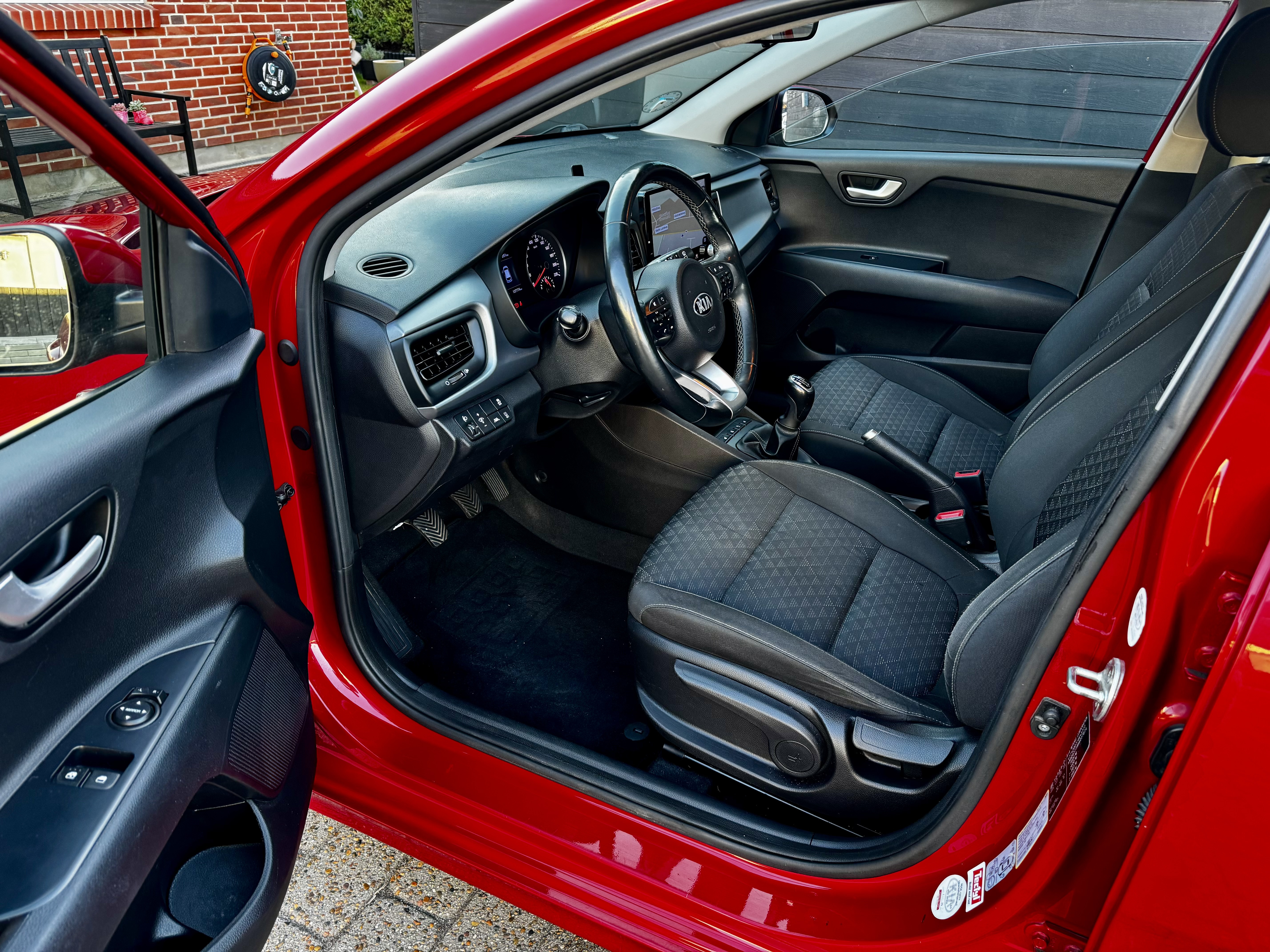 Rød Kia Rio fra 2017