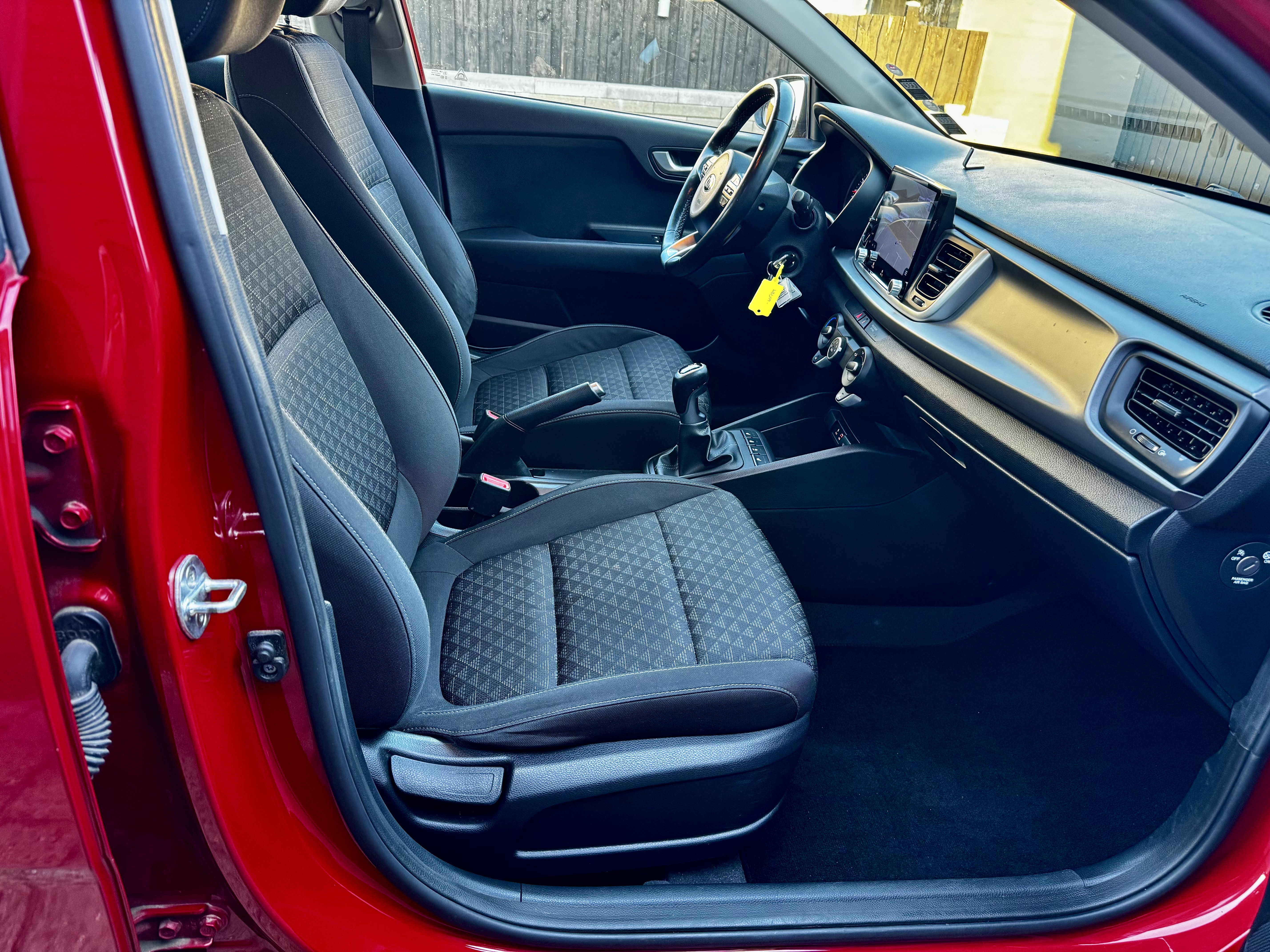 Rød Kia Rio fra 2017