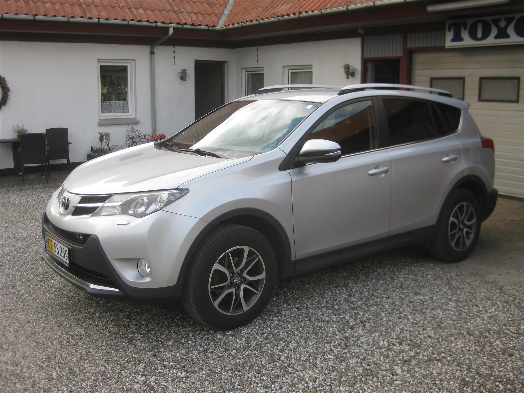 Sølv Toyota RAV4 fra 2014