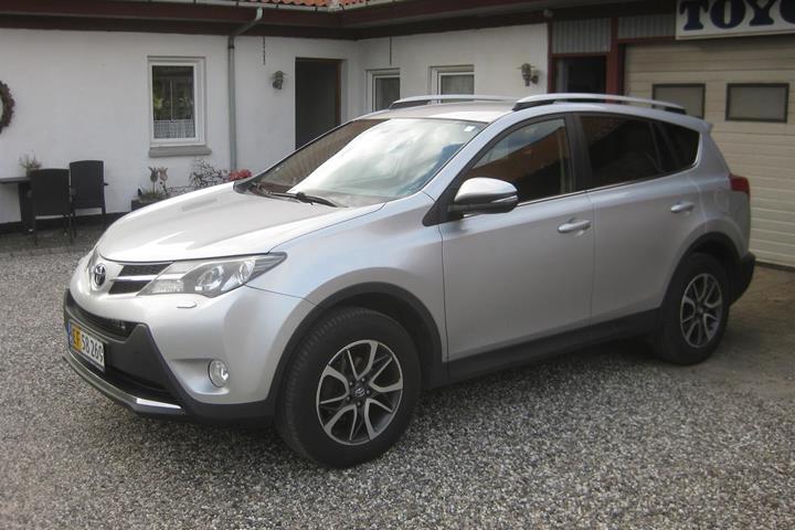 Sølv Toyota RAV4 fra 2014