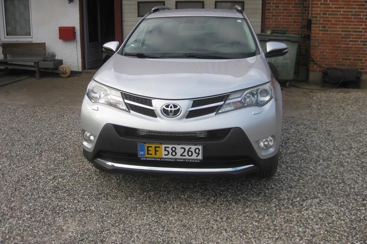 Sølv Toyota RAV4 fra 2014