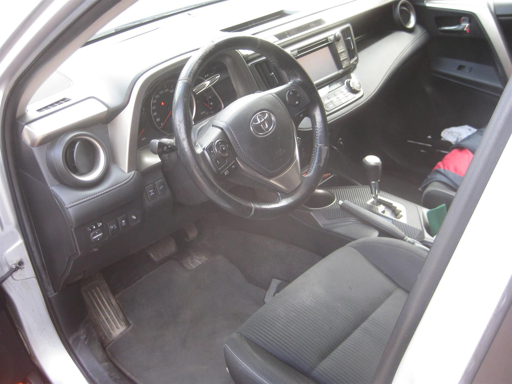 Sølv Toyota RAV4 fra 2014