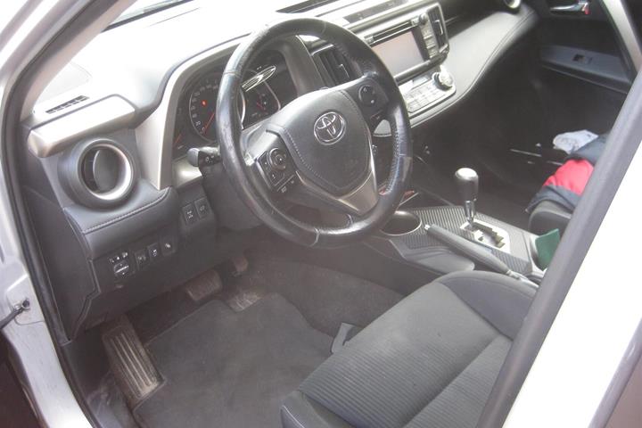 Sølv Toyota RAV4 fra 2014