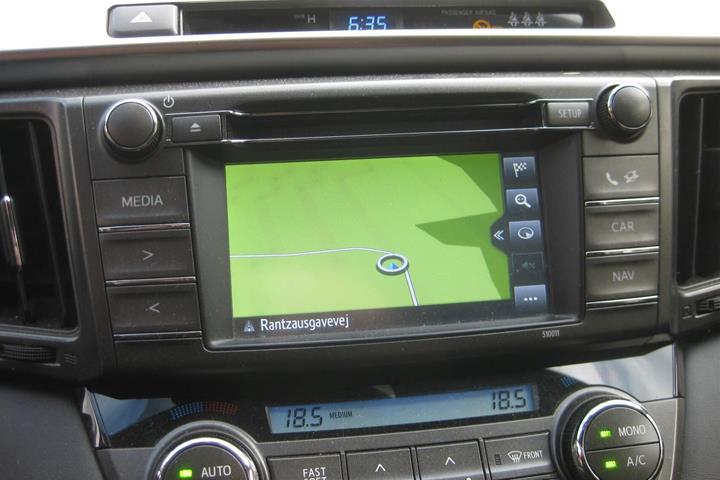 Sølv Toyota RAV4 fra 2014
