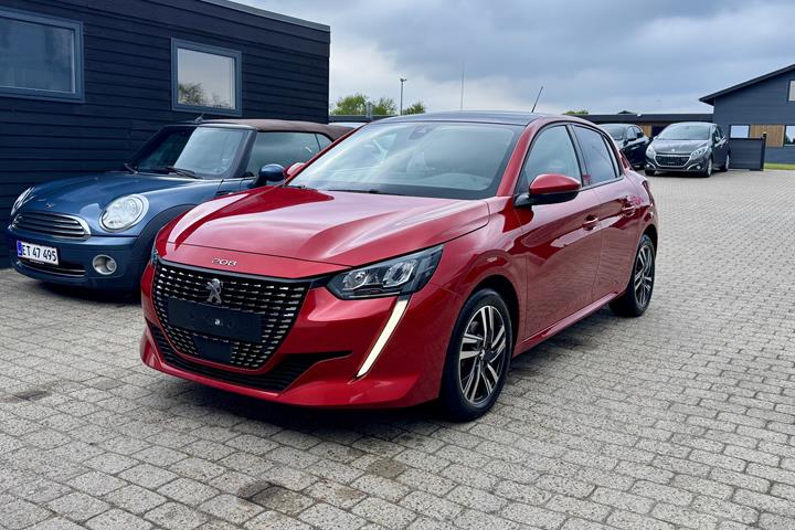 Rød Peugeot 208 fra 2020