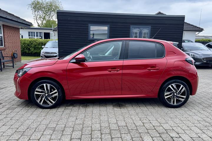 Rød Peugeot 208 fra 2020