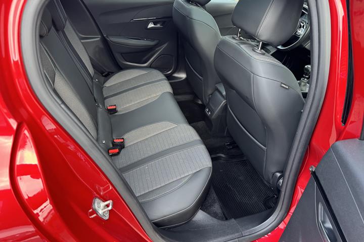 Rød Peugeot 208 fra 2020