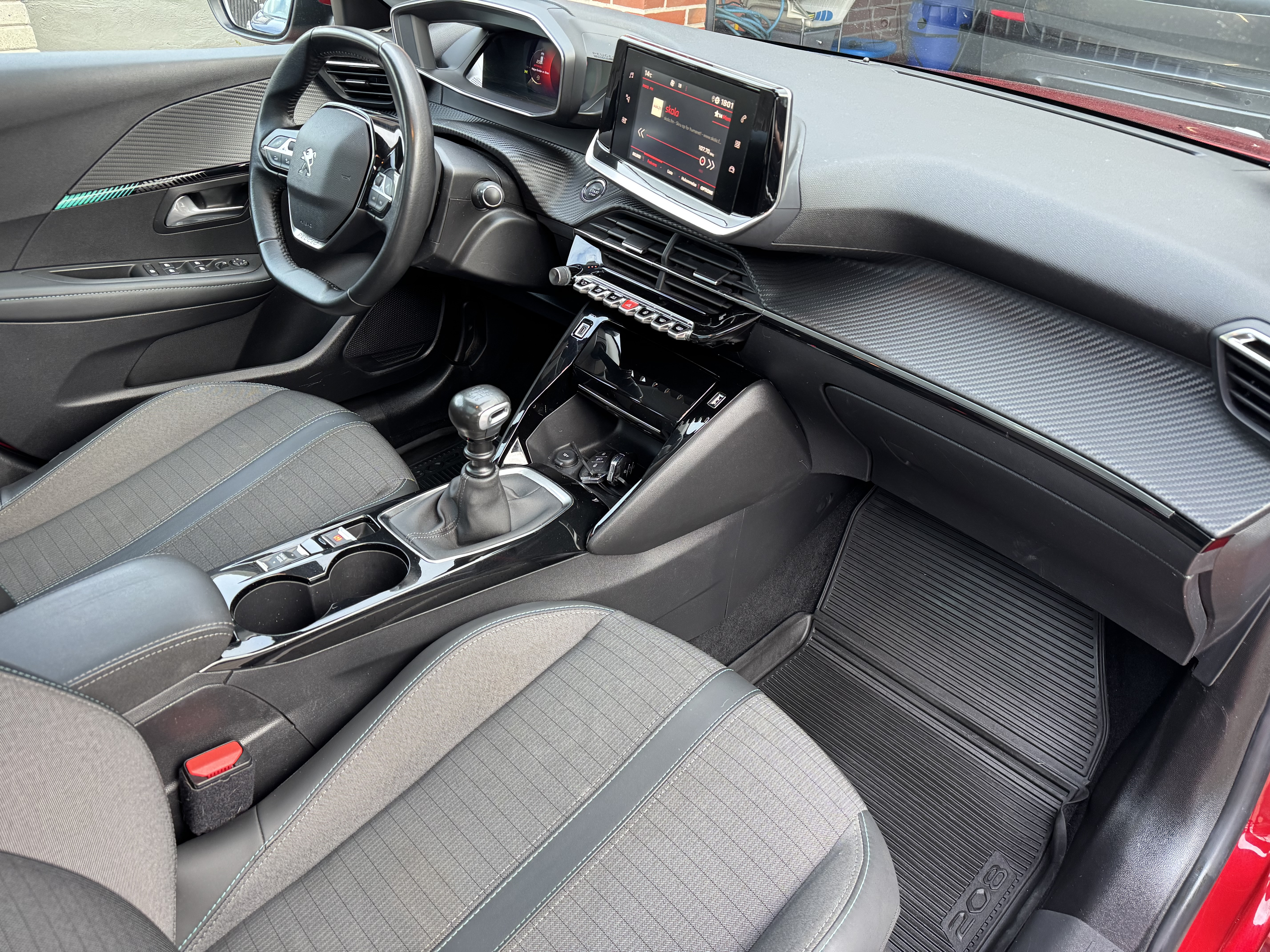 Rød Peugeot 208 fra 2020