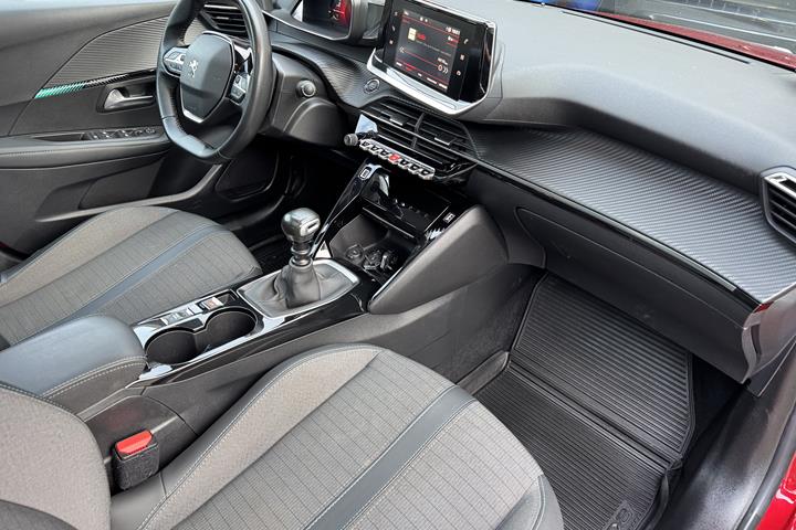 Rød Peugeot 208 fra 2020