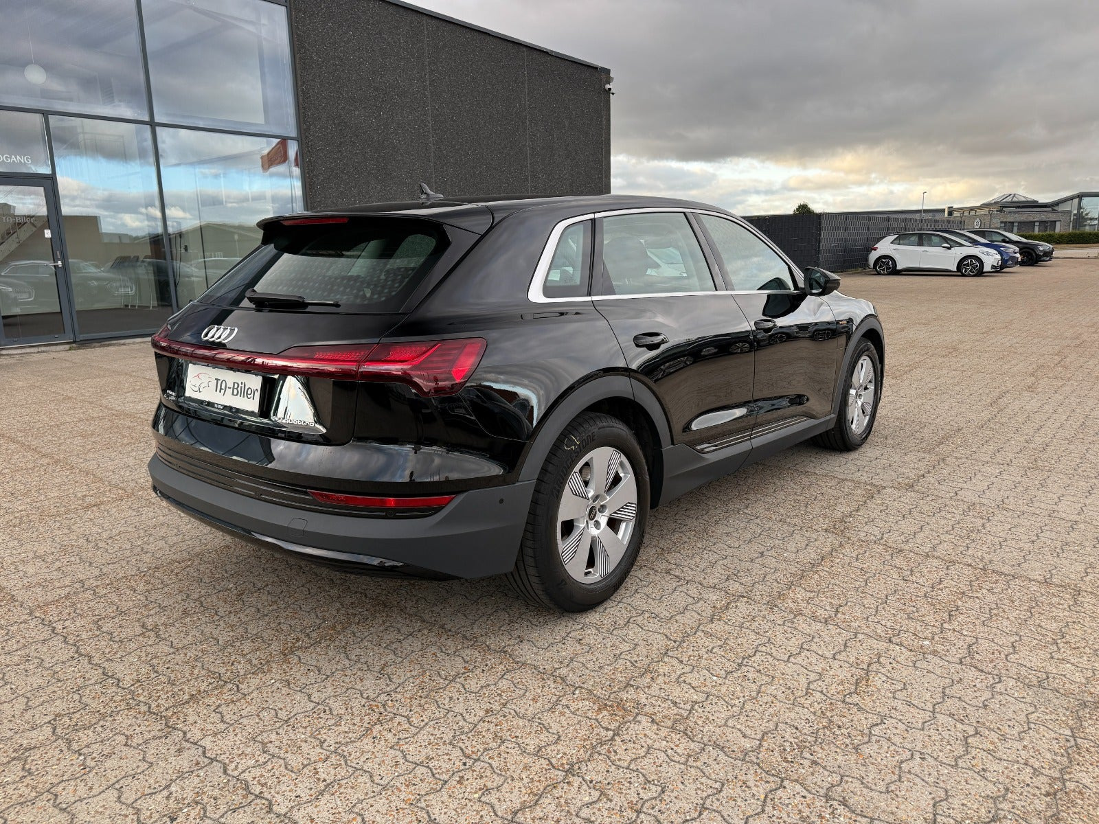 Sort Audi e-tron fra 2023