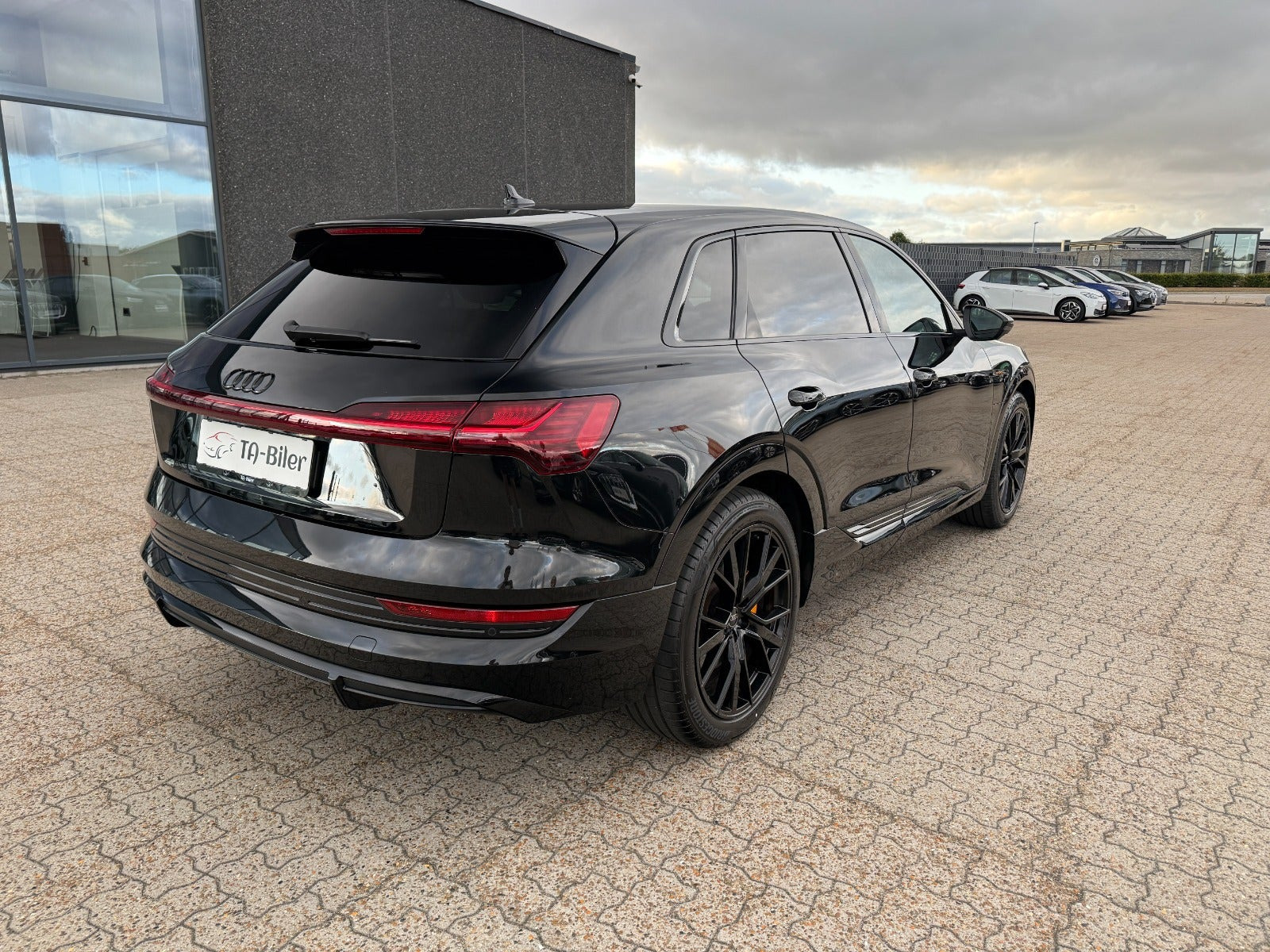 Sort Audi e-tron fra 2023