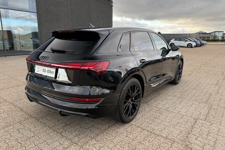 Sort Audi e-tron fra 2023