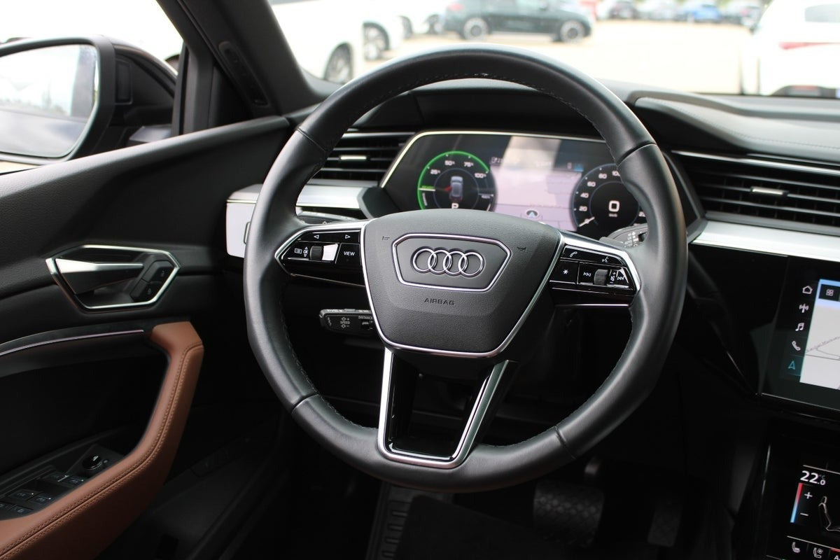 Sort Audi e-tron fra 2022