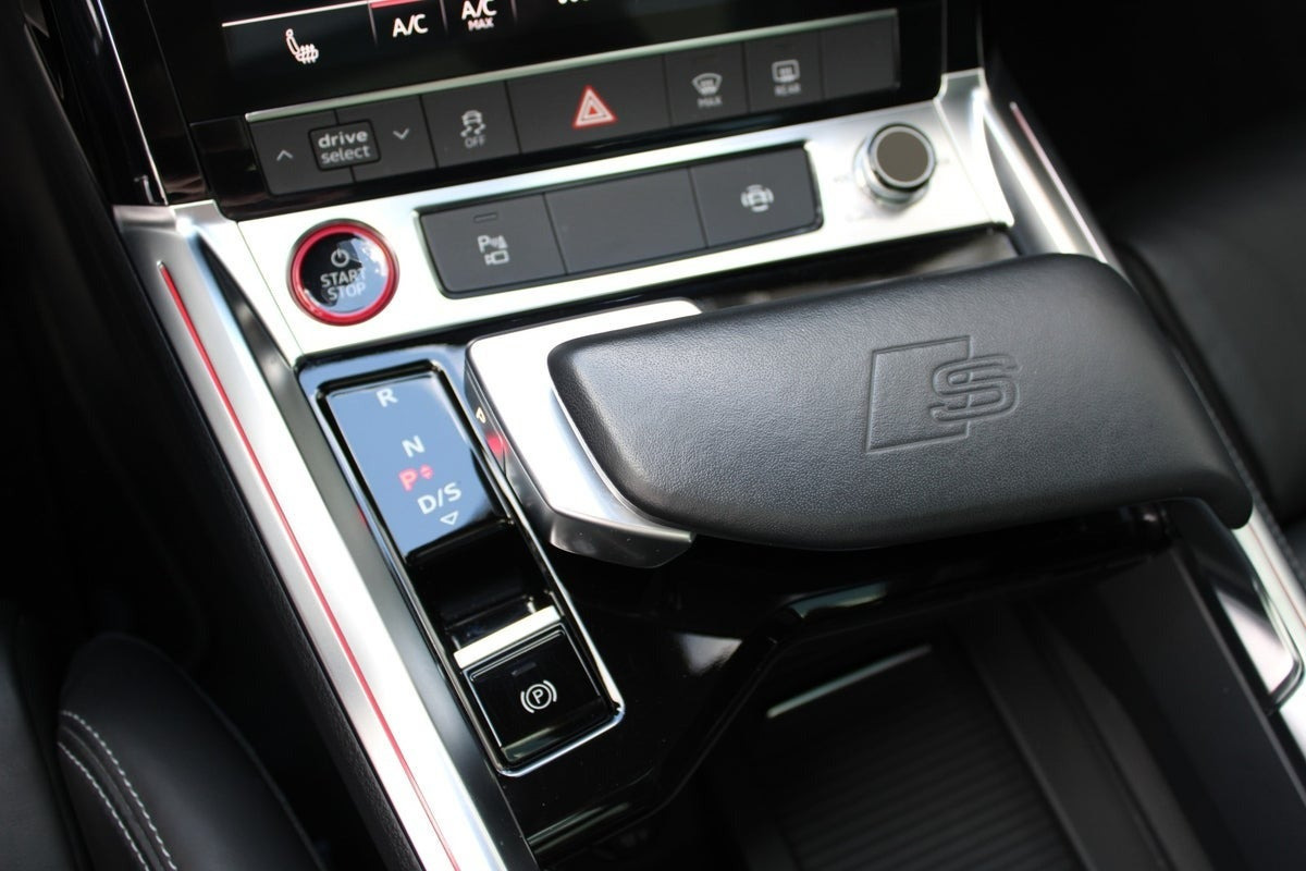 Grå Audi e-tron S fra 2023