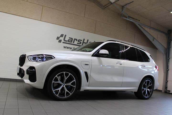 Hvid BMW X5 fra 2023