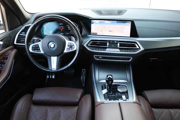 Hvid BMW X5 fra 2023