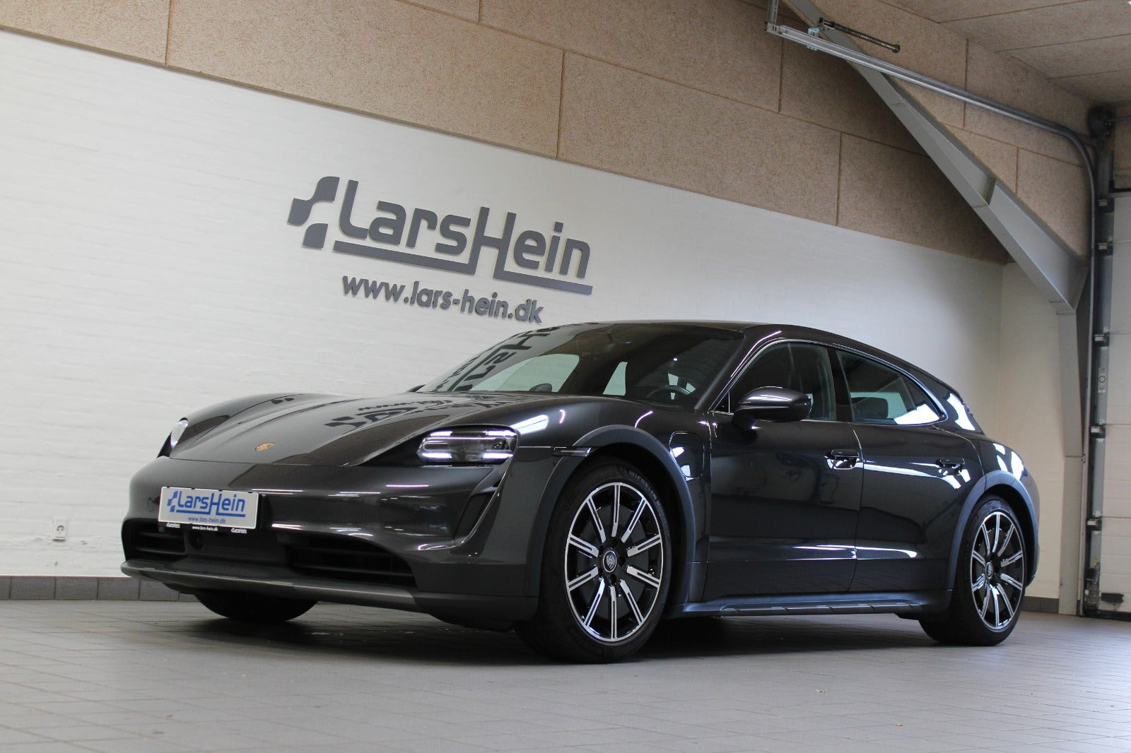 Porsche Taycan 4 Performance+ Cross Turismo