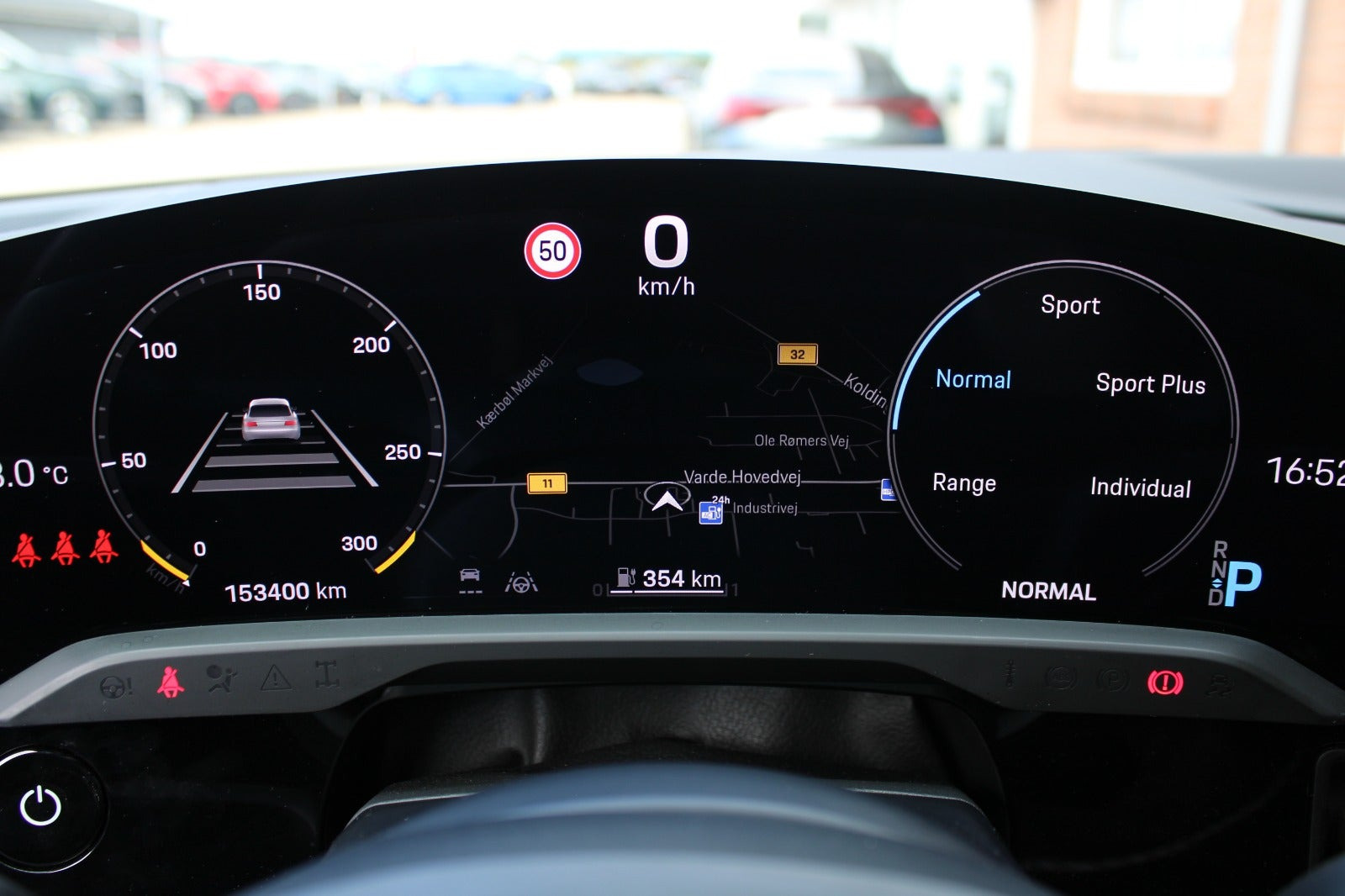 Grå Porsche Taycan 4 fra 2023