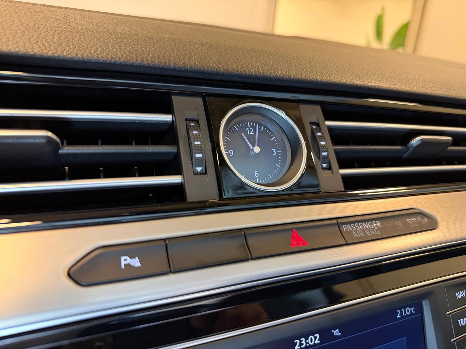 Sort VW Passat fra 2016