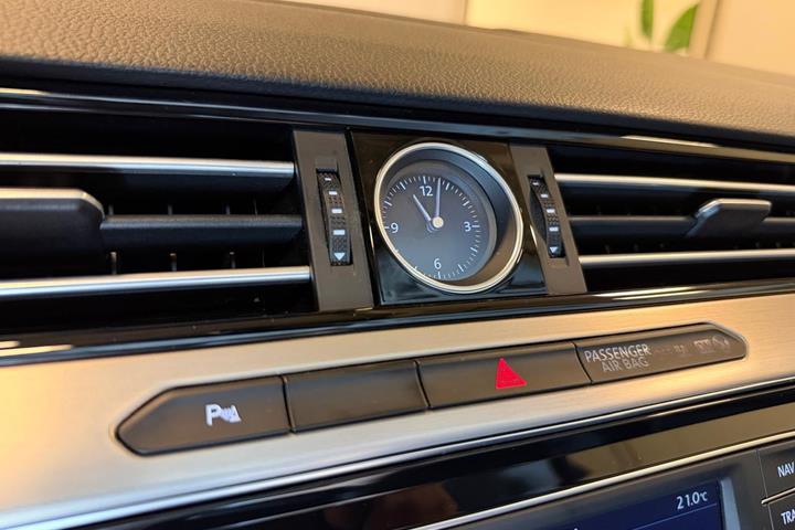 Sort VW Passat fra 2016