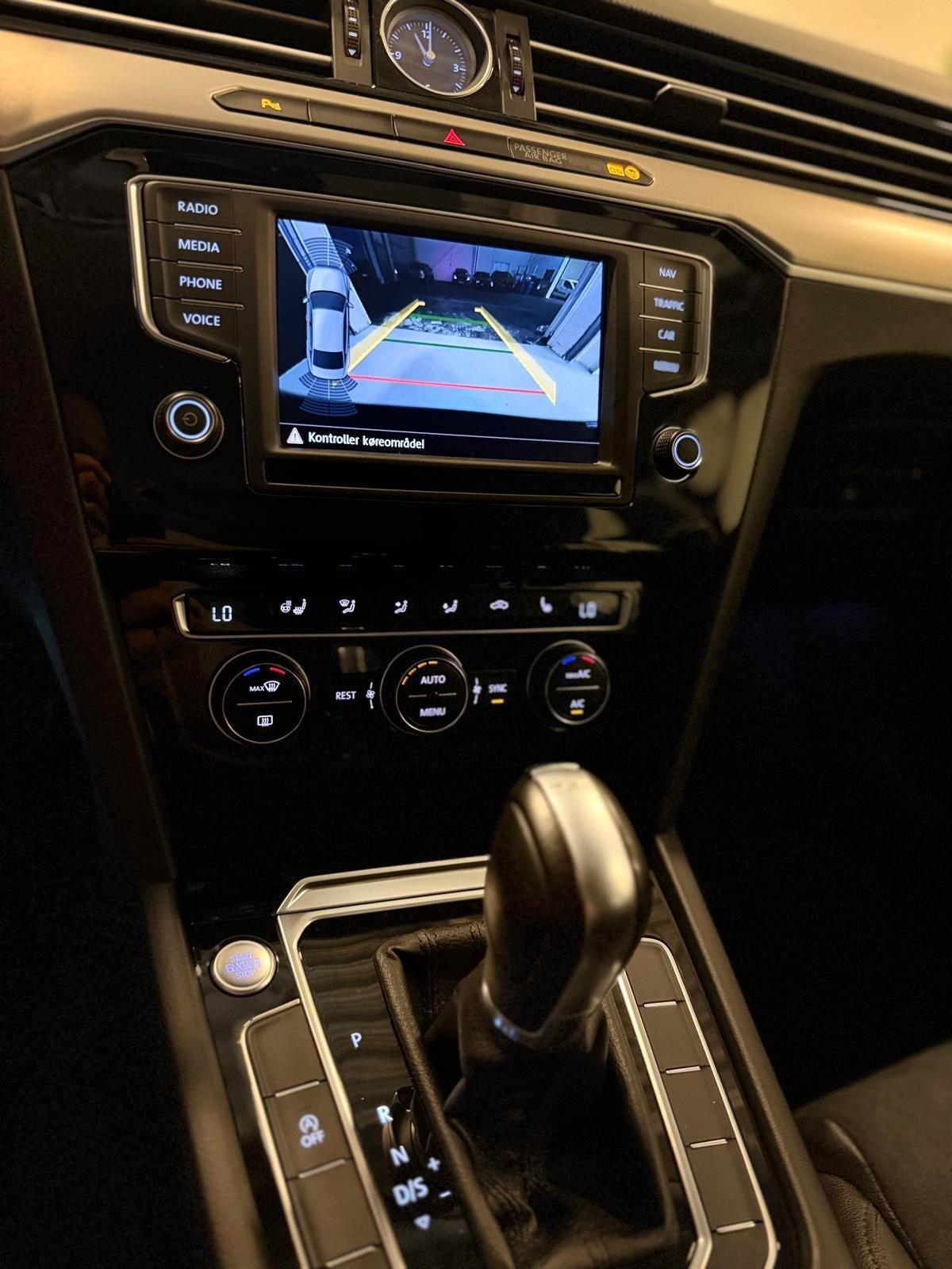 Sort VW Passat fra 2016